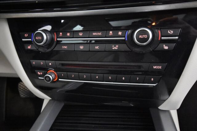 BMW X5 2017 F15 xDrive40e A / Pro navi / Kamera / Koukku / Panoraama / Ratinlämmitin / Harman&Kardon / Hyvin huollettu