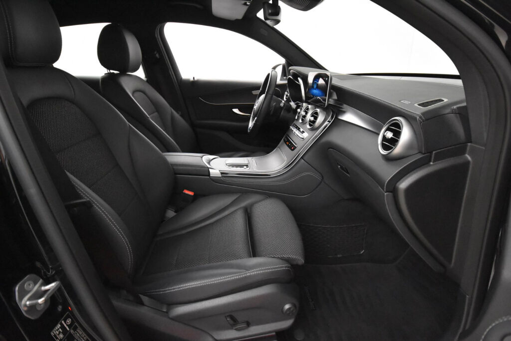 Mercedes-Benz GLC 2019 300 d 4MATIC A Business Coupé / Tehdaskoukku / Pelipaketti/ Navi / Sisätilan luxury-paketti