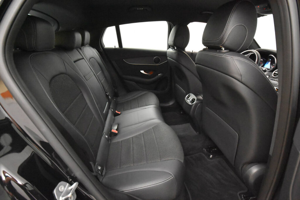 Mercedes-Benz GLC 2019 300 d 4MATIC A Business Coupé / Tehdaskoukku / Pelipaketti/ Navi / Sisätilan luxury-paketti
