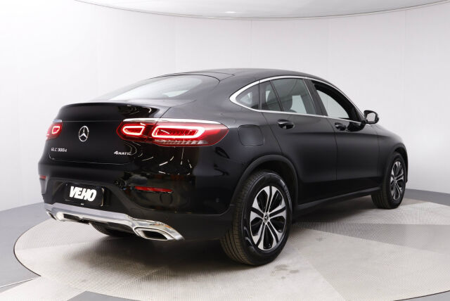 Mercedes-Benz GLC 2019 300 d 4MATIC A Business Coupé / Tehdaskoukku / Pelipaketti/ Navi / Sisätilan luxury-paketti