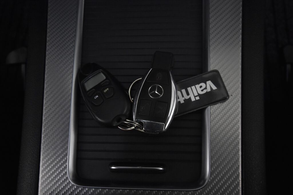 Mercedes-Benz GLK 2013 220 CDI BE 4Matic A Premium Business / Webasto / Navi / Koukku / ILS / AMG ulko-paketti