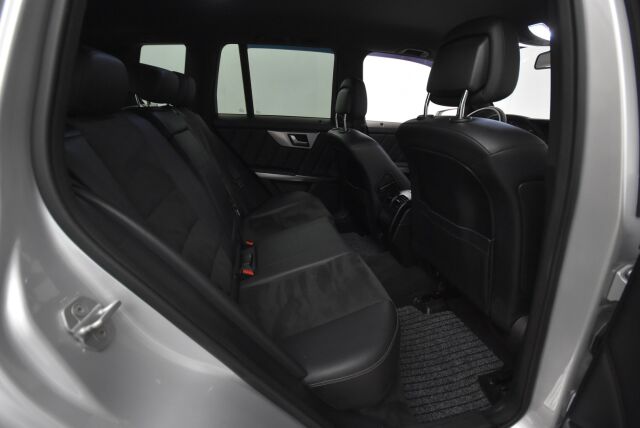 Mercedes-Benz GLK 2013 220 CDI BE 4Matic A Premium Business / Webasto / Navi / Koukku / ILS / AMG ulko-paketti