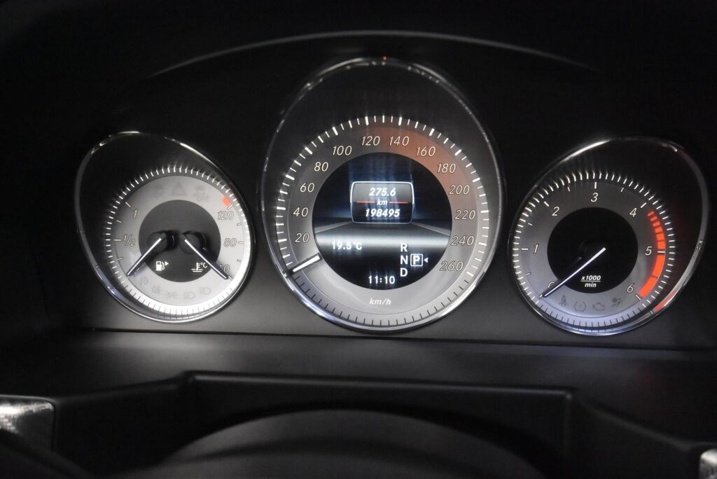 Mercedes-Benz GLK 2013 220 CDI BE 4Matic A Premium Business / Webasto / Navi / Koukku / ILS / AMG ulko-paketti