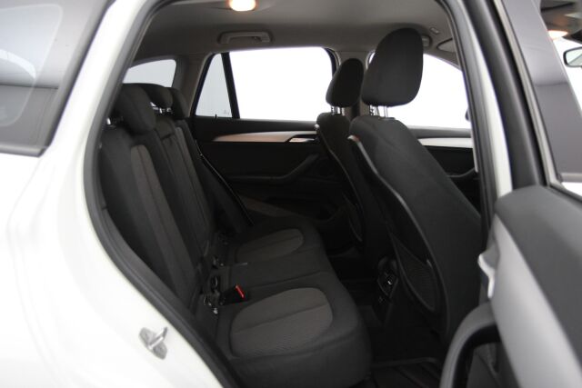 BMW X1 2020 F48 xDrive18d A Business / HUD / Navi Plus / Vetokoukku