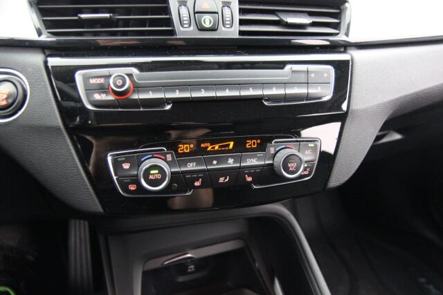BMW X1 2020 F48 xDrive18d A Business / HUD / Navi Plus / Vetokoukku