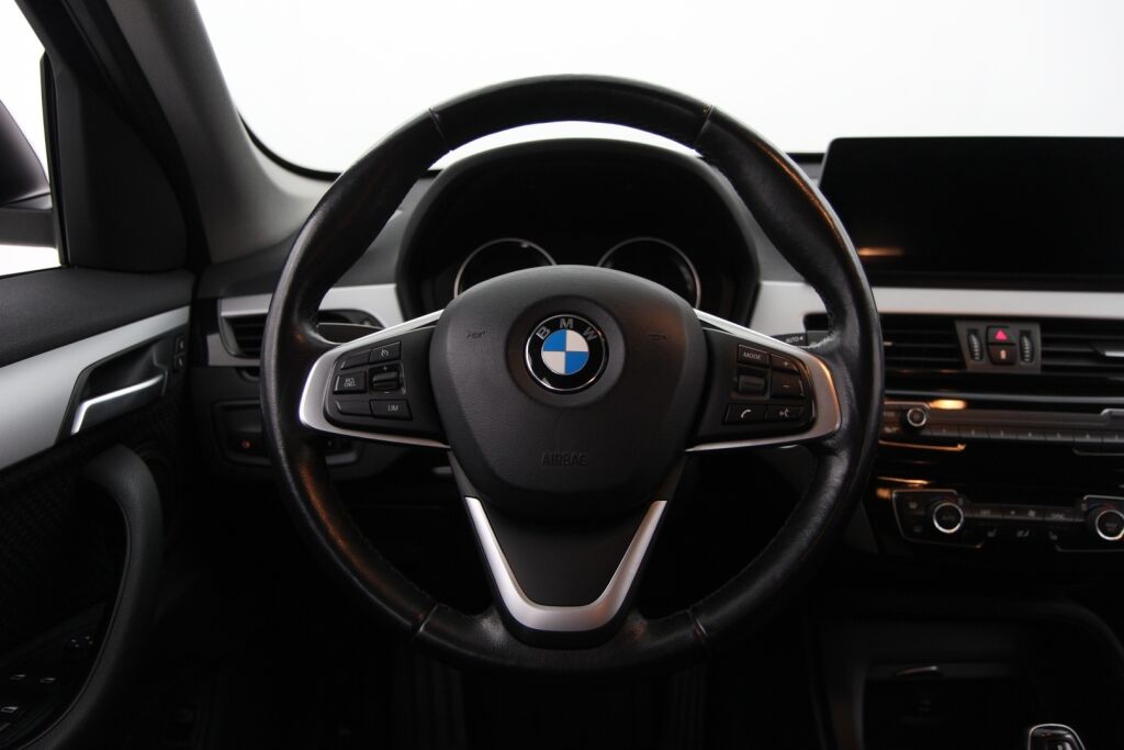 BMW X1 2020 F48 xDrive18d A Business / HUD / Navi Plus / Vetokoukku