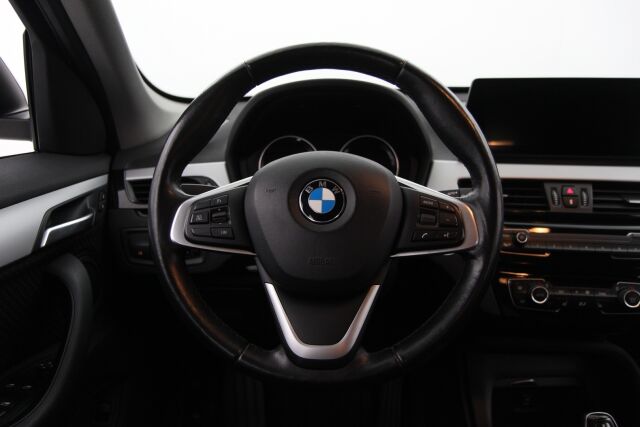 BMW X1 2020 F48 xDrive18d A Business / HUD / Navi Plus / Vetokoukku