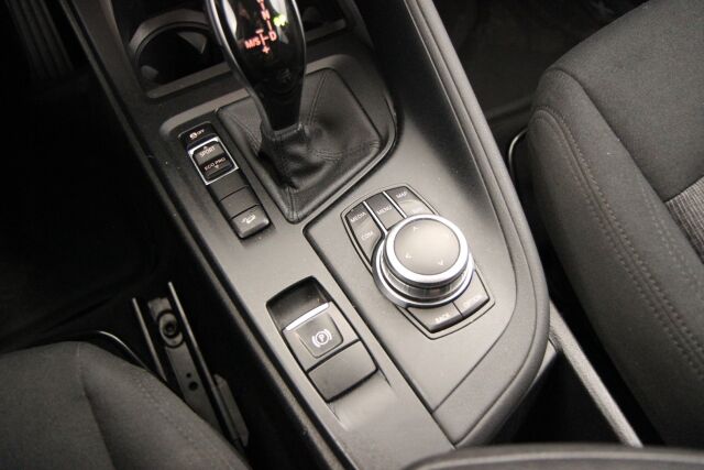 BMW X1 2020 F48 xDrive18d A Business / HUD / Navi Plus / Vetokoukku