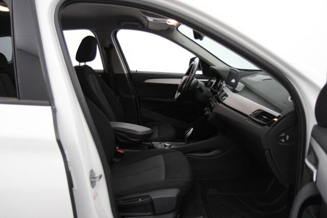 BMW X1 2020 F48 xDrive18d A Business / HUD / Navi Plus / Vetokoukku