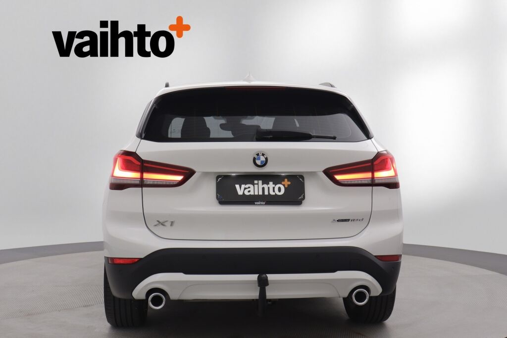 BMW X1 2020 F48 xDrive18d A Business / HUD / Navi Plus / Vetokoukku