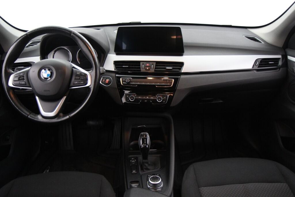 BMW X1 2020 F48 xDrive18d A Business / HUD / Navi Plus / Vetokoukku