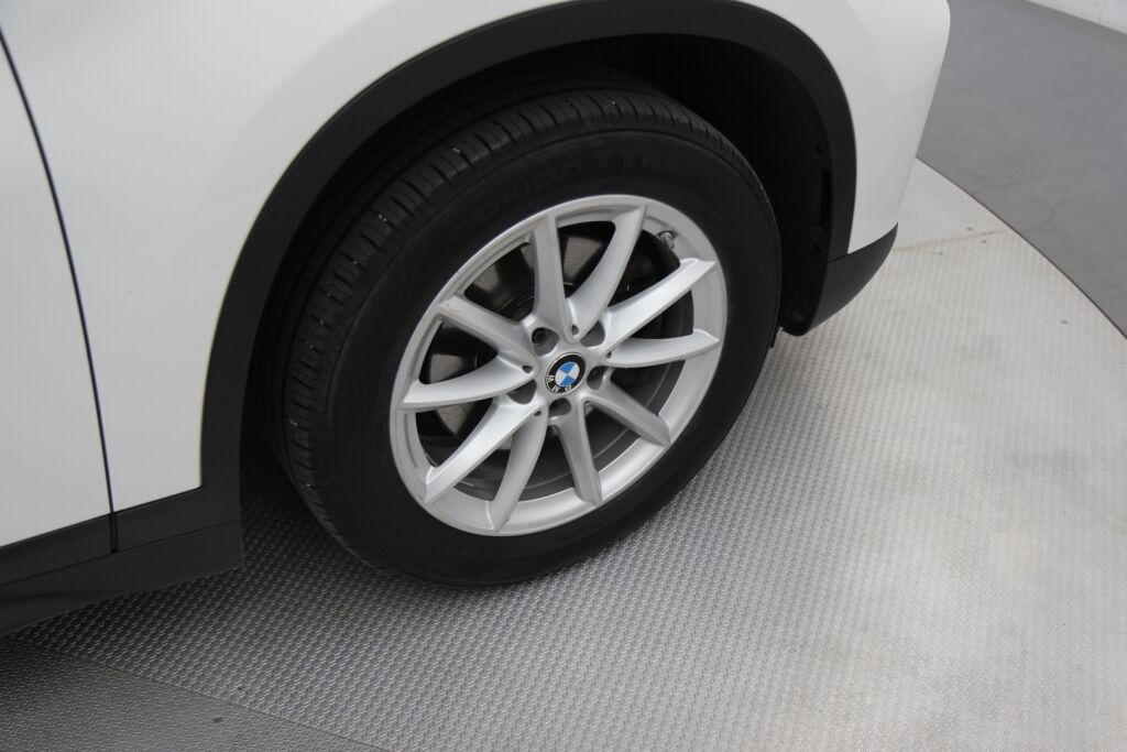 BMW X1 2020 F48 xDrive18d A Business / HUD / Navi Plus / Vetokoukku