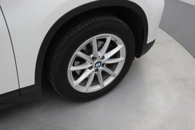 BMW X1 2020 F48 xDrive18d A Business / HUD / Navi Plus / Vetokoukku