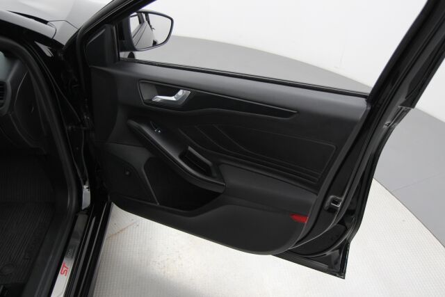 Ford Focus 2020 1,0 EcoBoost 125hv A8 ST-Line 5-ovinen / Webasto /  Lämmitettävä tuulilasi / Juuri huollettu / - RAHOITUS TÄHÄN AUTOON VAIN 3.99% - 