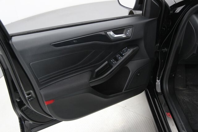 Ford Focus 2020 1,0 EcoBoost 125hv A8 ST-Line 5-ovinen / Webasto /  Lämmitettävä tuulilasi / Juuri huollettu / - RAHOITUS TÄHÄN AUTOON VAIN 3.99% - 