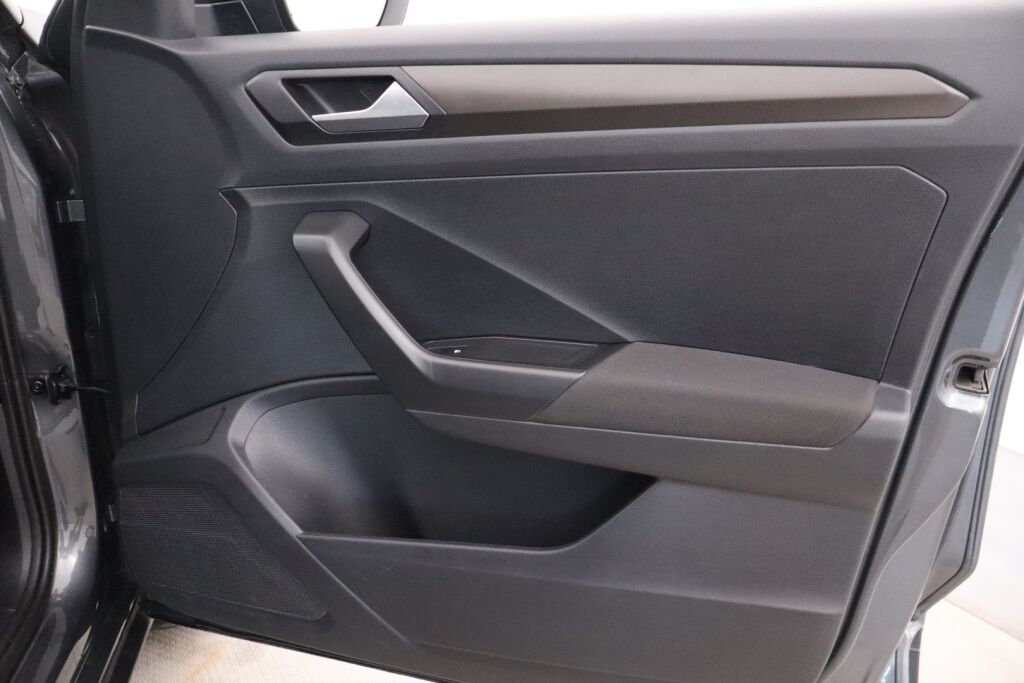 Volkswagen T-Roc 2020 Style Limited 1,5 TSI EVO 110 kW DSG-automaatti / ACC / Apple Car Play / Webasto / LEDit /