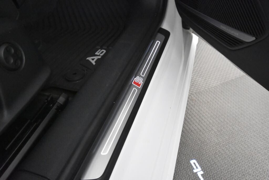 Audi A4 2020 Sedan Business S line Edition 45 TFSI 180 kW MHEV quattro S tronic / Webasto / Vetokoukku / Bang & Olufsen / Matrix Led