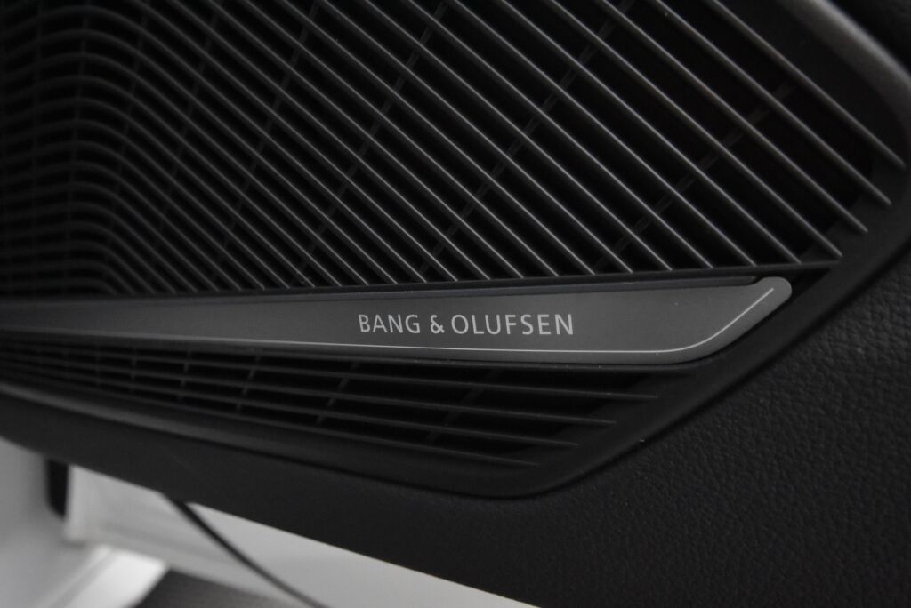 Audi A4 2020 Sedan Business S line Edition 45 TFSI 180 kW MHEV quattro S tronic / Webasto / Vetokoukku / Bang & Olufsen / Matrix Led