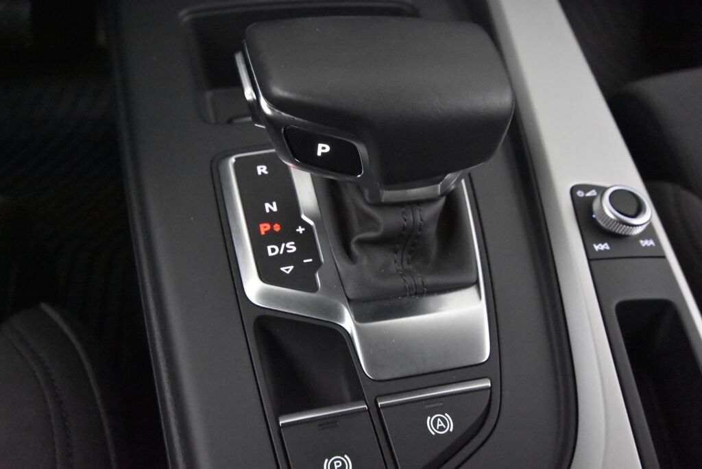 Audi A4 2020 Sedan Business S line Edition 45 TFSI 180 kW MHEV quattro S tronic / Webasto / Vetokoukku / Bang & Olufsen / Matrix Led