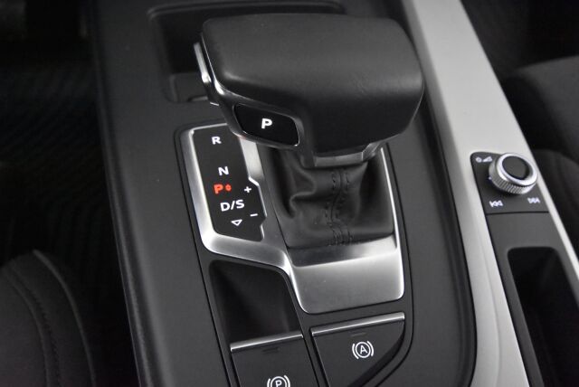 Audi A4 2020 Sedan Business S line Edition 45 TFSI 180 kW MHEV quattro S tronic / Webasto / Vetokoukku / Bang & Olufsen / Matrix Led