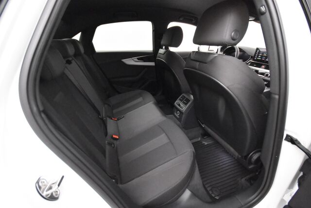 Audi A4 2020 Sedan Business S line Edition 45 TFSI 180 kW MHEV quattro S tronic / Webasto / Vetokoukku / Bang & Olufsen / Matrix Led