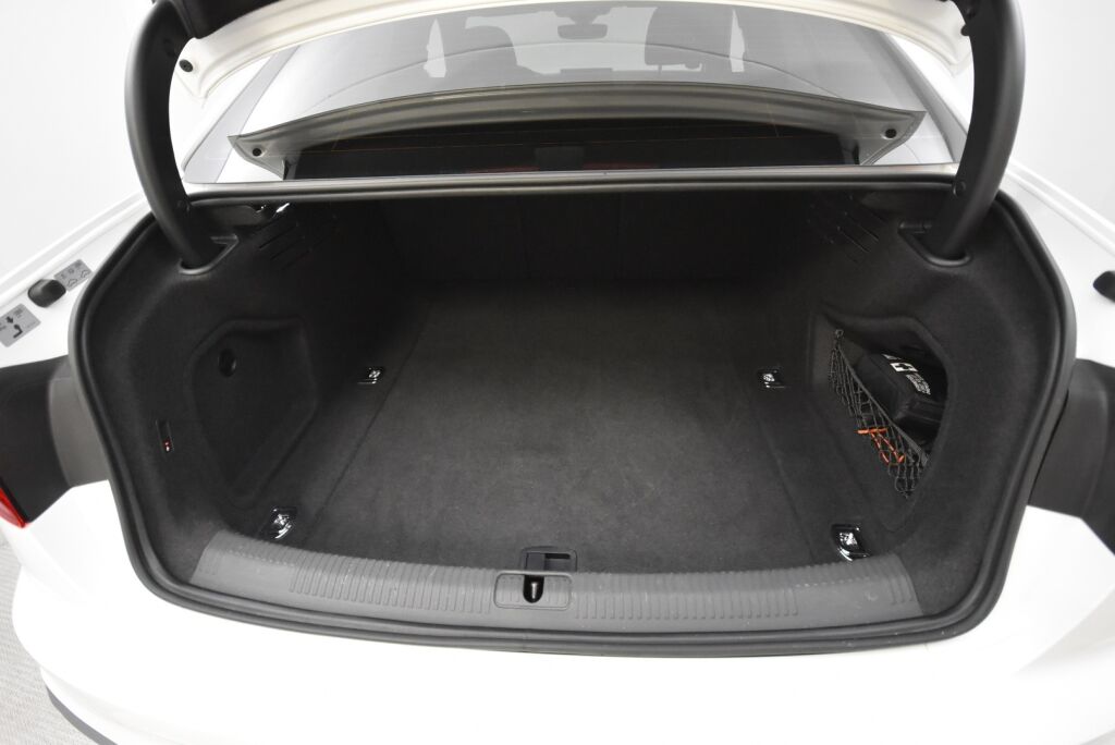 Audi A4 2020 Sedan Business S line Edition 45 TFSI 180 kW MHEV quattro S tronic / Webasto / Vetokoukku / Bang & Olufsen / Matrix Led