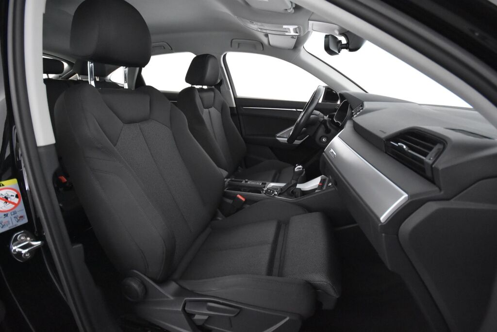 Audi Q3 2020 Sportback Business 35 TFSI 110kW MHEV S tronic / Kamera / Koukku / Webasto / Urheiluistuimet / Acc / Digimittari