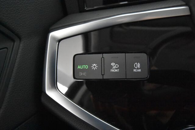 Audi Q3 2020 Sportback Business 35 TFSI 110kW MHEV S tronic / Kamera / Koukku / Webasto / Urheiluistuimet / Acc / Digimittari