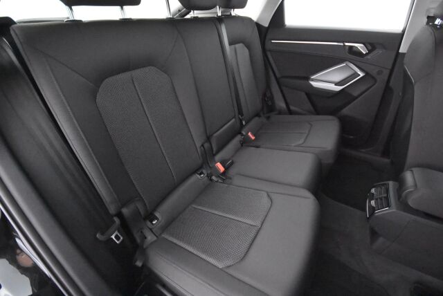 Audi Q3 2020 Sportback Business 35 TFSI 110kW MHEV S tronic / Kamera / Koukku / Webasto / Urheiluistuimet / Acc / Digimittari