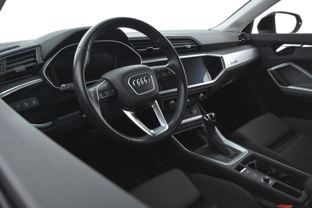 Audi Q3 2020 Sportback Business 35 TFSI 110kW MHEV S tronic / Kamera / Koukku / Webasto / Urheiluistuimet / Acc / Digimittari