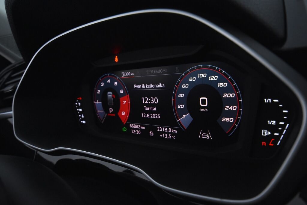 Audi Q3 2020 Sportback Business 35 TFSI 110kW MHEV S tronic / Kamera / Koukku / Webasto / Urheiluistuimet / Acc / Digimittari