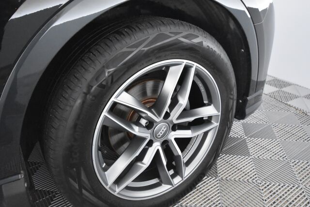 Audi Q3 2020 Sportback Business 35 TFSI 110kW MHEV S tronic / Kamera / Koukku / Webasto / Urheiluistuimet / Acc / Digimittari