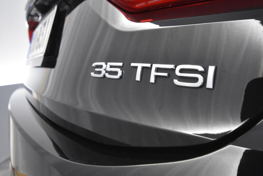 Audi Q3 2020 Sportback Business 35 TFSI 110kW MHEV S tronic / Kamera / Koukku / Webasto / Urheiluistuimet / Acc / Digimittari
