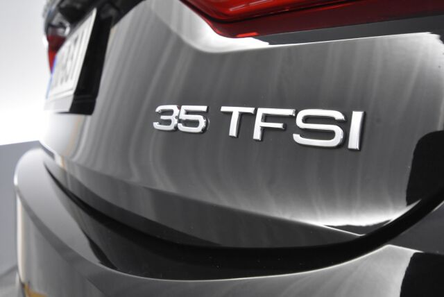 Audi Q3 2020 Sportback Business 35 TFSI 110kW MHEV S tronic / Kamera / Koukku / Webasto / Urheiluistuimet / Acc / Digimittari