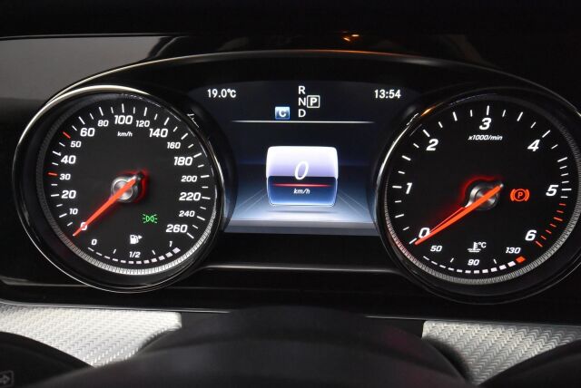 Mercedes-Benz E 2017 220 d 4Matic T A All-Terrain / Navi / Webasto / Koukku / Ilma-alusta / High Perf LED