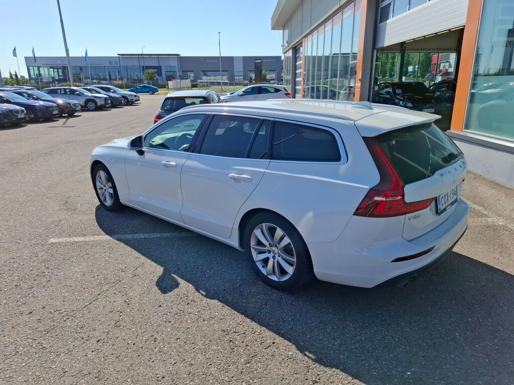 Volvo V60 2019 D3 AWD Momentum aut / Koukku / Navi / Webasto /
