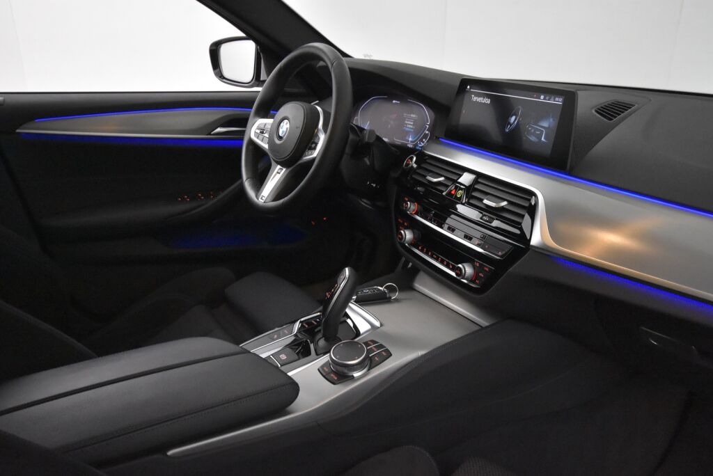 BMW 530 2020 G30 Sedan 530e xDrive A Charged Edition M Sport / Harman Kardon / Navigointi / Isommalla akulla / LED-ajovalot