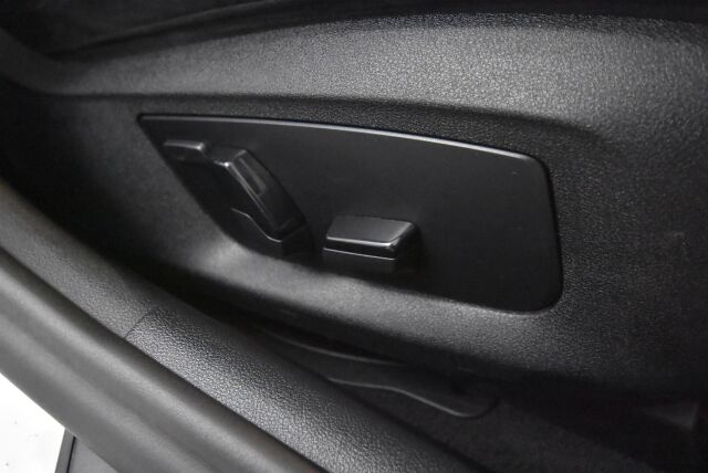 BMW 530 2020 G30 Sedan 530e xDrive A Charged Edition M Sport / Harman Kardon / Navigointi / Isommalla akulla / LED-ajovalot