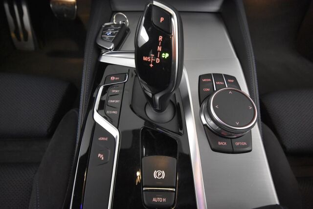 BMW 530 2020 G30 Sedan 530e xDrive A Charged Edition M Sport / Harman Kardon / Navigointi / Isommalla akulla / LED-ajovalot