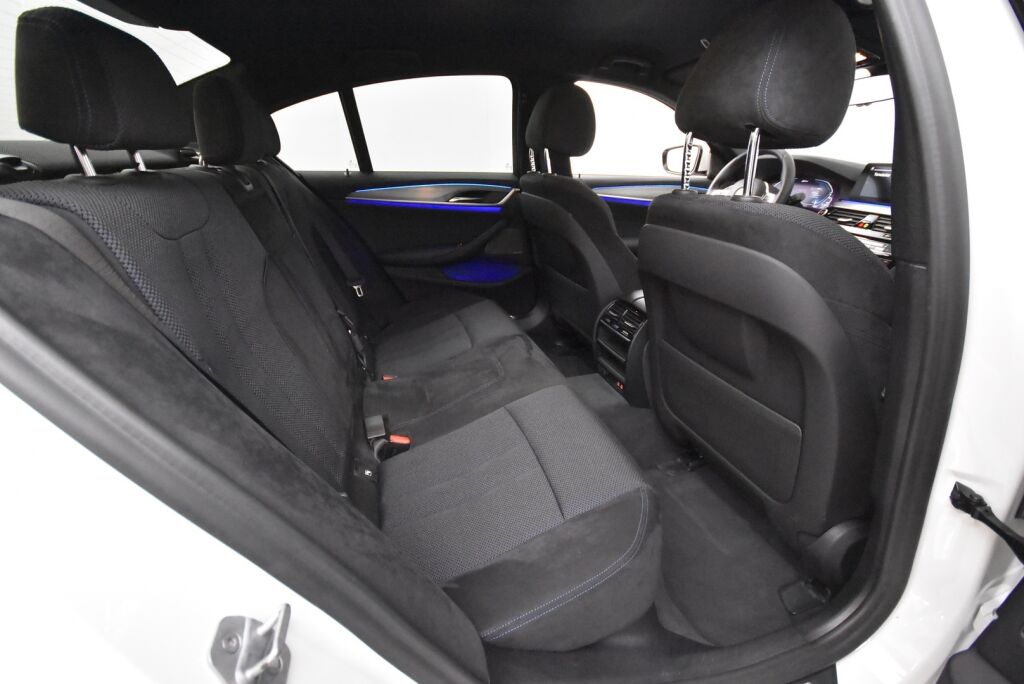 BMW 530 2020 G30 Sedan 530e xDrive A Charged Edition M Sport / Harman Kardon / Navigointi / Isommalla akulla / LED-ajovalot