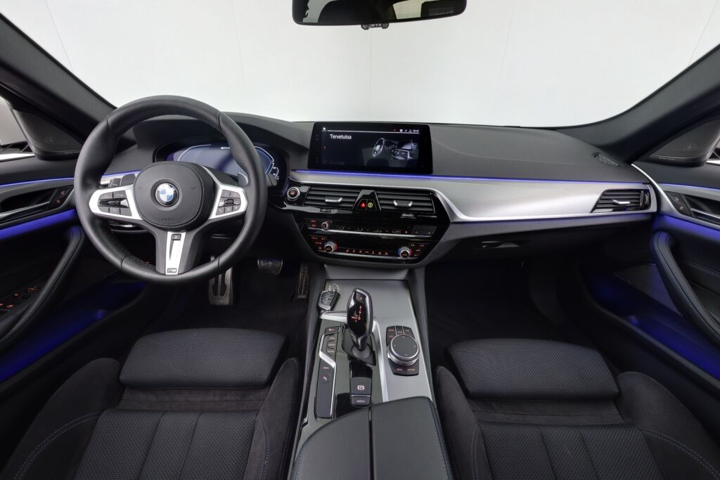 BMW 530 2020 G30 Sedan 530e xDrive A Charged Edition M Sport / Harman Kardon / Navigointi / Isommalla akulla / LED-ajovalot