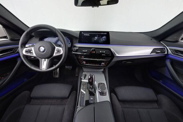BMW 530 2020 G30 Sedan 530e xDrive A Charged Edition M Sport / Harman Kardon / Navigointi / Isommalla akulla / LED-ajovalot