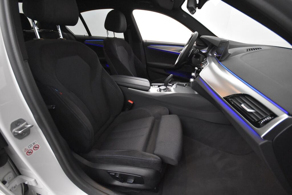 BMW 530 2020 G30 Sedan 530e xDrive A Charged Edition M Sport / Harman Kardon / Navigointi / Isommalla akulla / LED-ajovalot