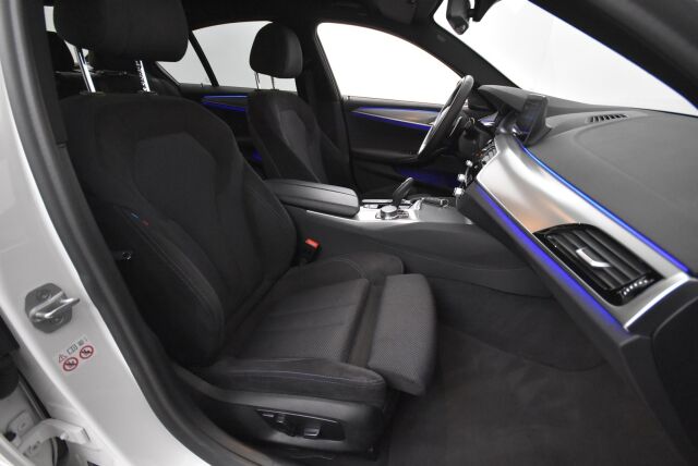 BMW 530 2020 G30 Sedan 530e xDrive A Charged Edition M Sport / Harman Kardon / Navigointi / Isommalla akulla / LED-ajovalot