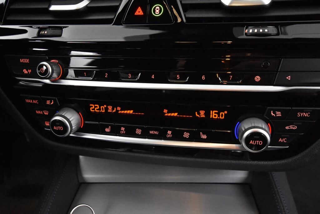 BMW 530 2020 G30 Sedan 530e xDrive A Charged Edition M Sport / Harman Kardon / Navigointi / Isommalla akulla / LED-ajovalot