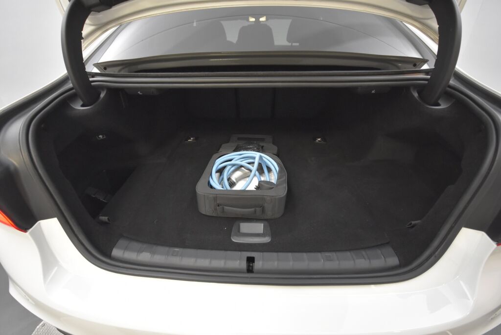 BMW 530 2020 G30 Sedan 530e xDrive A Charged Edition M Sport / Harman Kardon / Navigointi / Isommalla akulla / LED-ajovalot