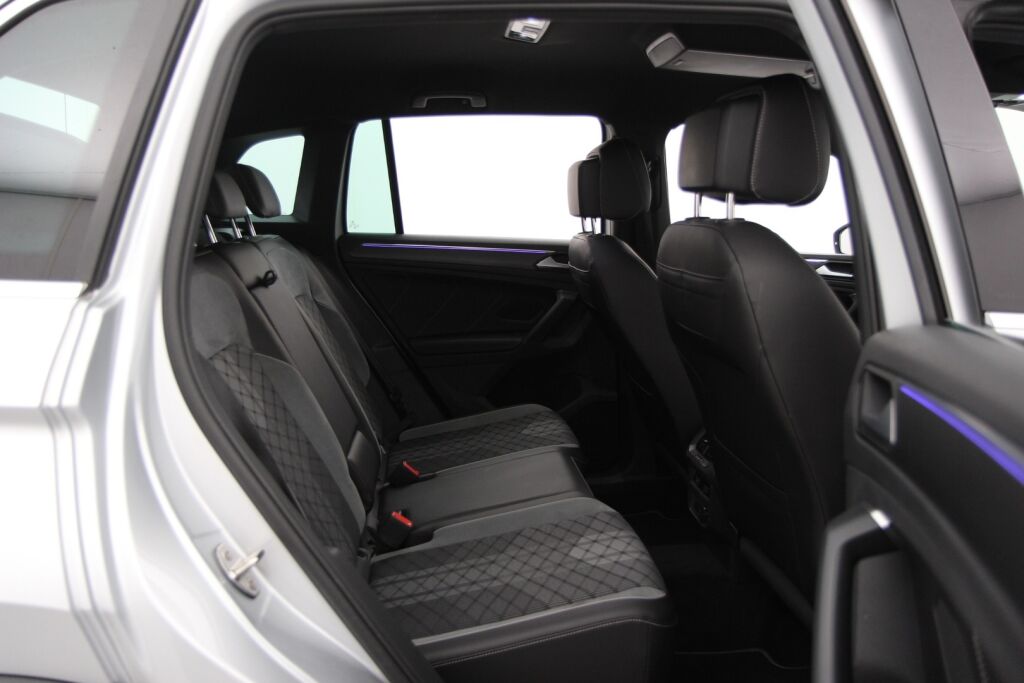 Volkswagen Tiguan 2021 R-Line 1,5 TSI 110 kW DSG-automaatti / ACC / Webasto /  Tutkat / Huoltokirja /
