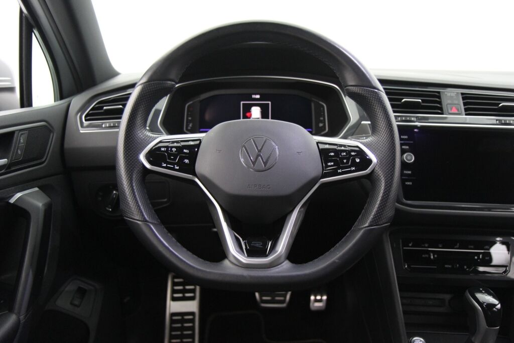 Volkswagen Tiguan 2021 R-Line 1,5 TSI 110 kW DSG-automaatti / ACC / Webasto /  Tutkat / Huoltokirja /