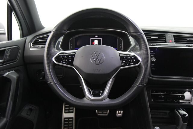 Volkswagen Tiguan 2021 R-Line 1,5 TSI 110 kW DSG-automaatti / ACC / Webasto /  Tutkat / Huoltokirja /