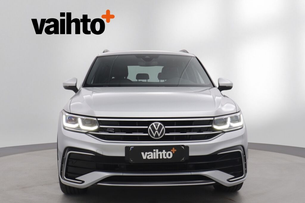 Volkswagen Tiguan 2021 R-Line 1,5 TSI 110 kW DSG-automaatti / ACC / Webasto /  Tutkat / Huoltokirja /